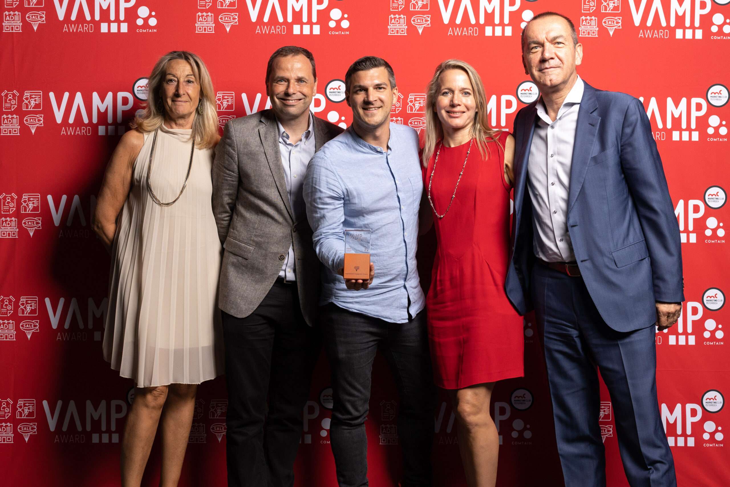 *04.1. B Vamp Award Pressewand - 3383